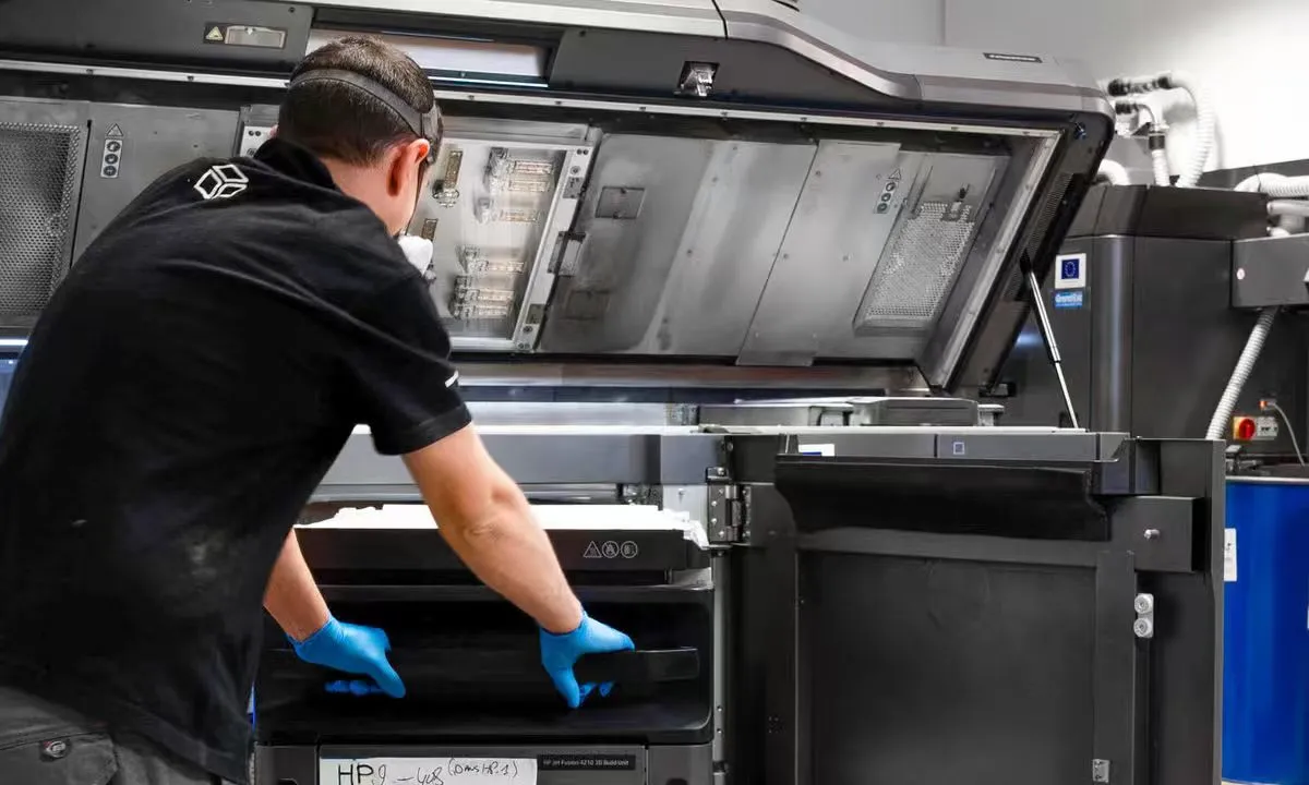 SLS vs MJF: Key Differences Between Two Leading Powder Bed Fusion Technologies Mjf 3d Printing Machine Equipment