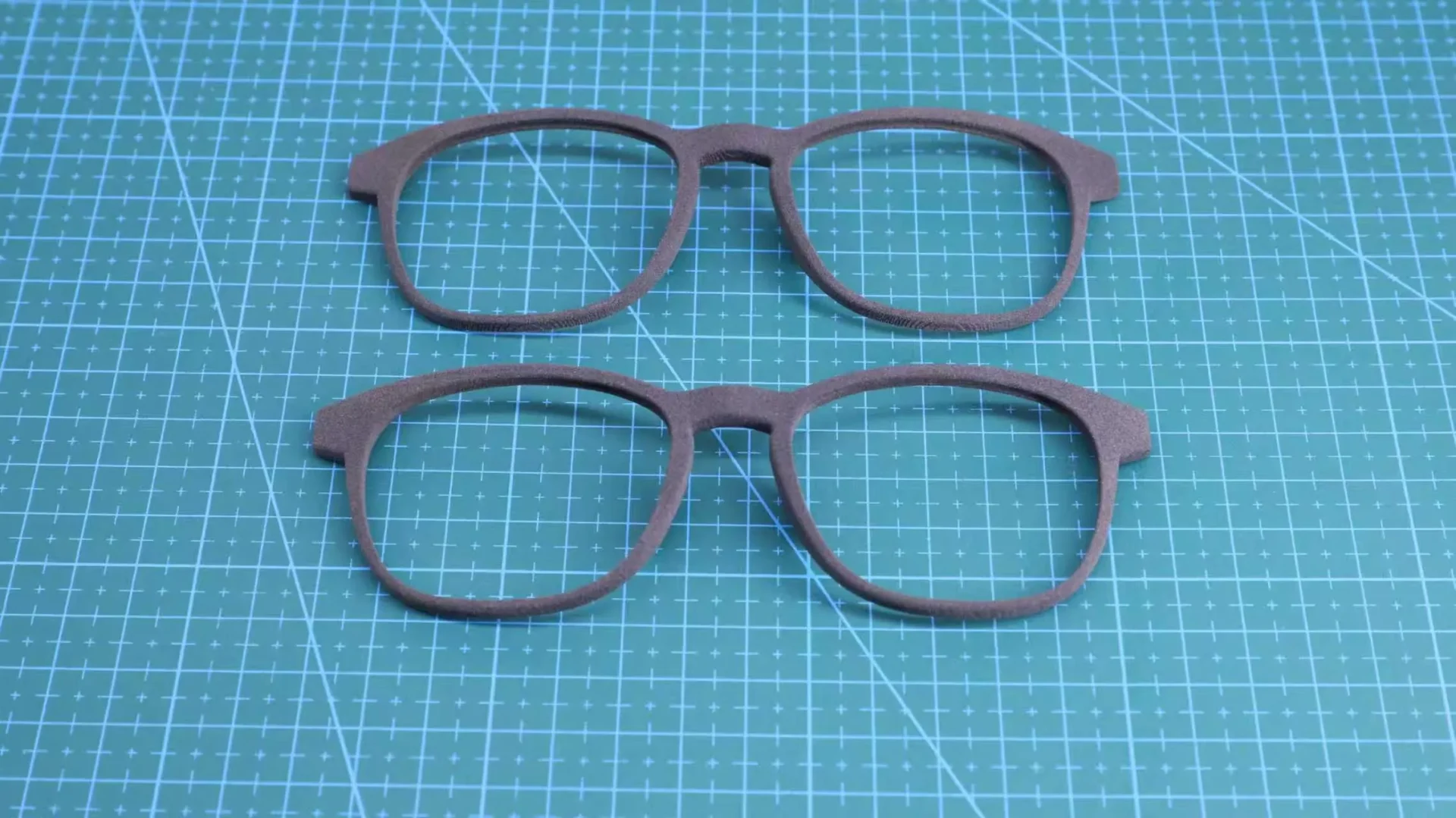 SLS 3D Printing for Eyewear: Lightweight, Custom Frames at Production Scale Customized spectacle frame model fabricated with SLS 3D printing for eyewear product development