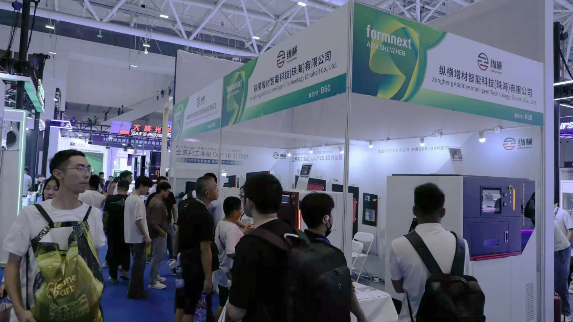 B2B business meeting between overseas customers and 3D printing equipment supplier on exhibition site