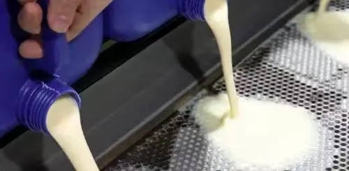 Zongheng3D SLA1600: Industrial SLA 3D Resin Printer with Dual Laser Technology Zongheng3d Sla1600 Adding Liquid Resin